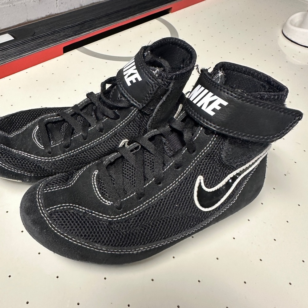 kids size 2 nike wrestling sneakers